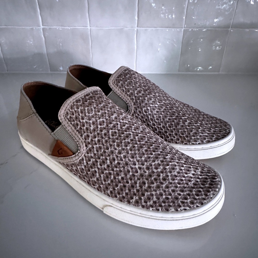 OluKai Pehuea Pa'i Slip On Sneakers Womens 6.5 Taupe Textured Mesh Low Top